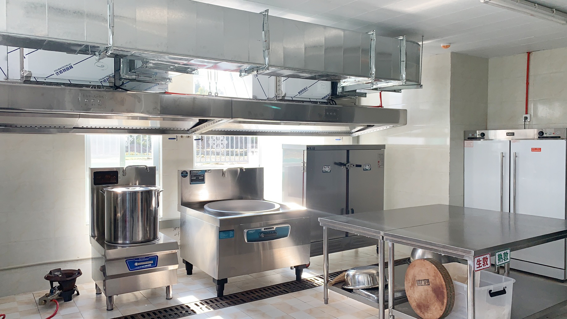 幼兒園學校廚房設(shè)備2